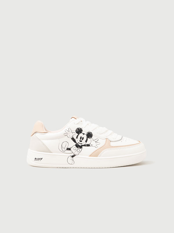 Muere y revive ipso facto al ver el precio de estas zapatillas de Mickey  Mouse (¡que son de Lefties!) | CUORE