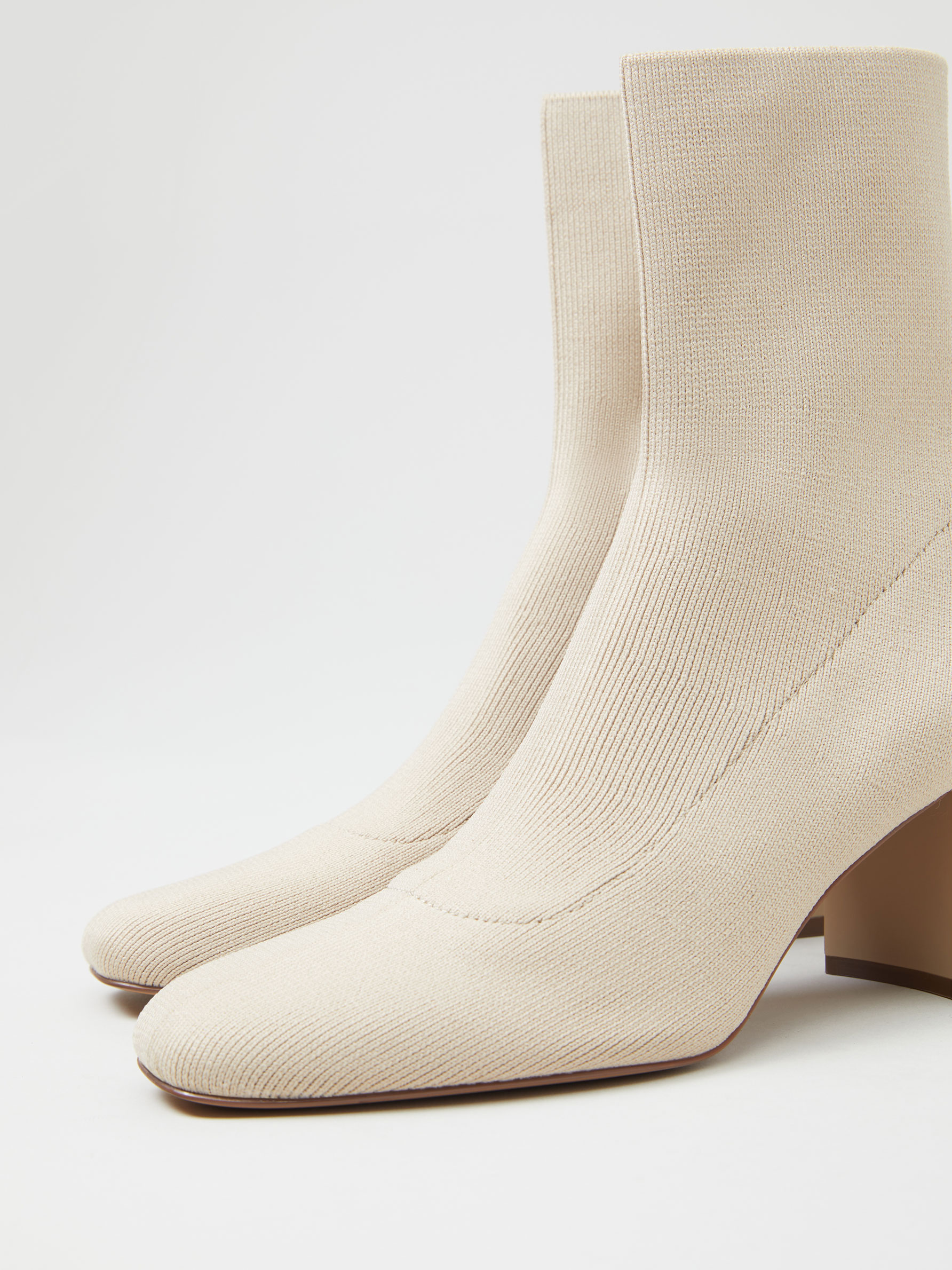 Botín tacón calcetín - Botas | Botines - ZAPATOS - TODA LA COLECCIÓN -  MUJER - | Lefties Mexico