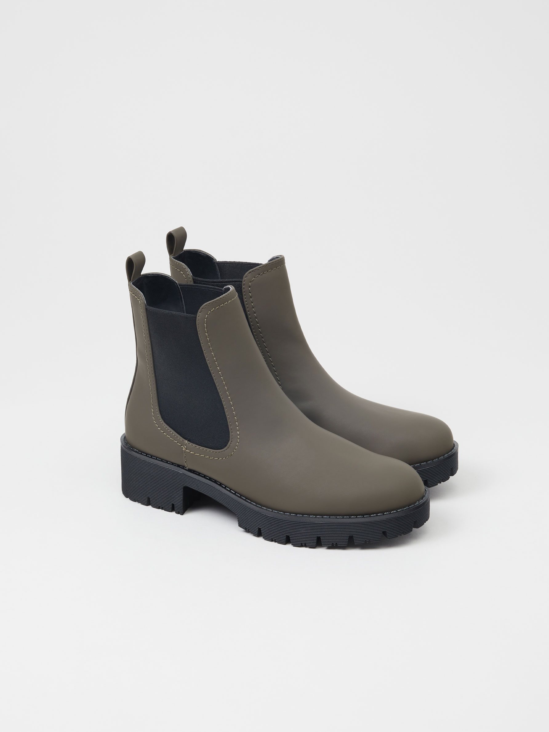RUBBERISED CHELSEA BOOTS - FOOTWEAR - THE ENTIRE COLLECTION - WOMAN - |  Lefties Oman