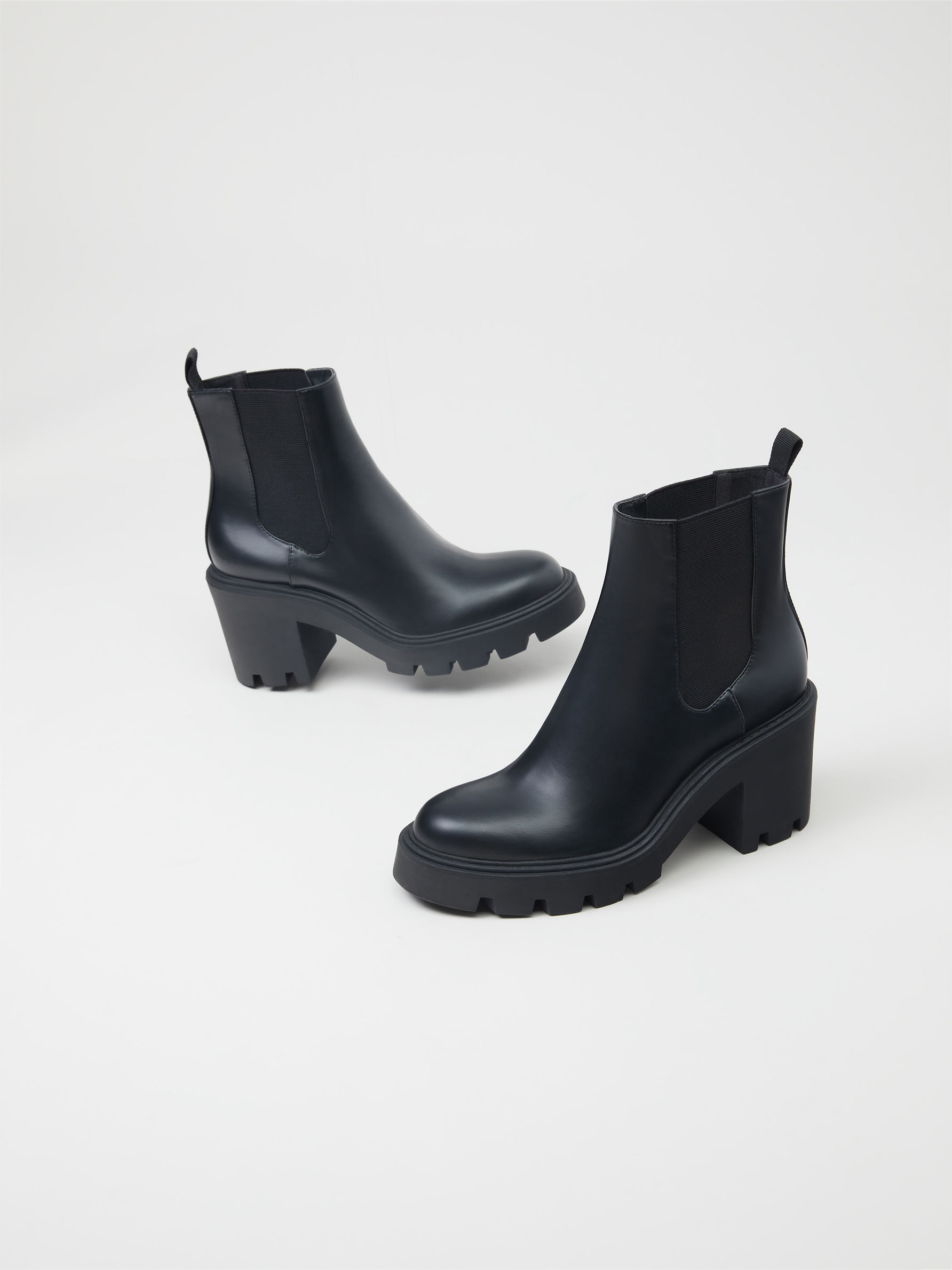 Botín chelsea tacón - Botas | Botines - ZAPATOS - TODA LA COLECCIÓN - MUJER  - | Lefties Mexico