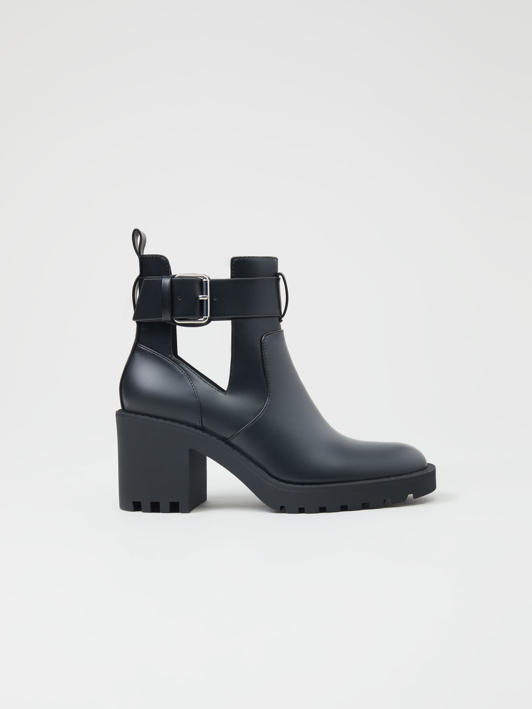 Botín abertura lateral - ZAPATOS - TODA LA COLECCIÓN - MUJER - | Lefties  Mexico