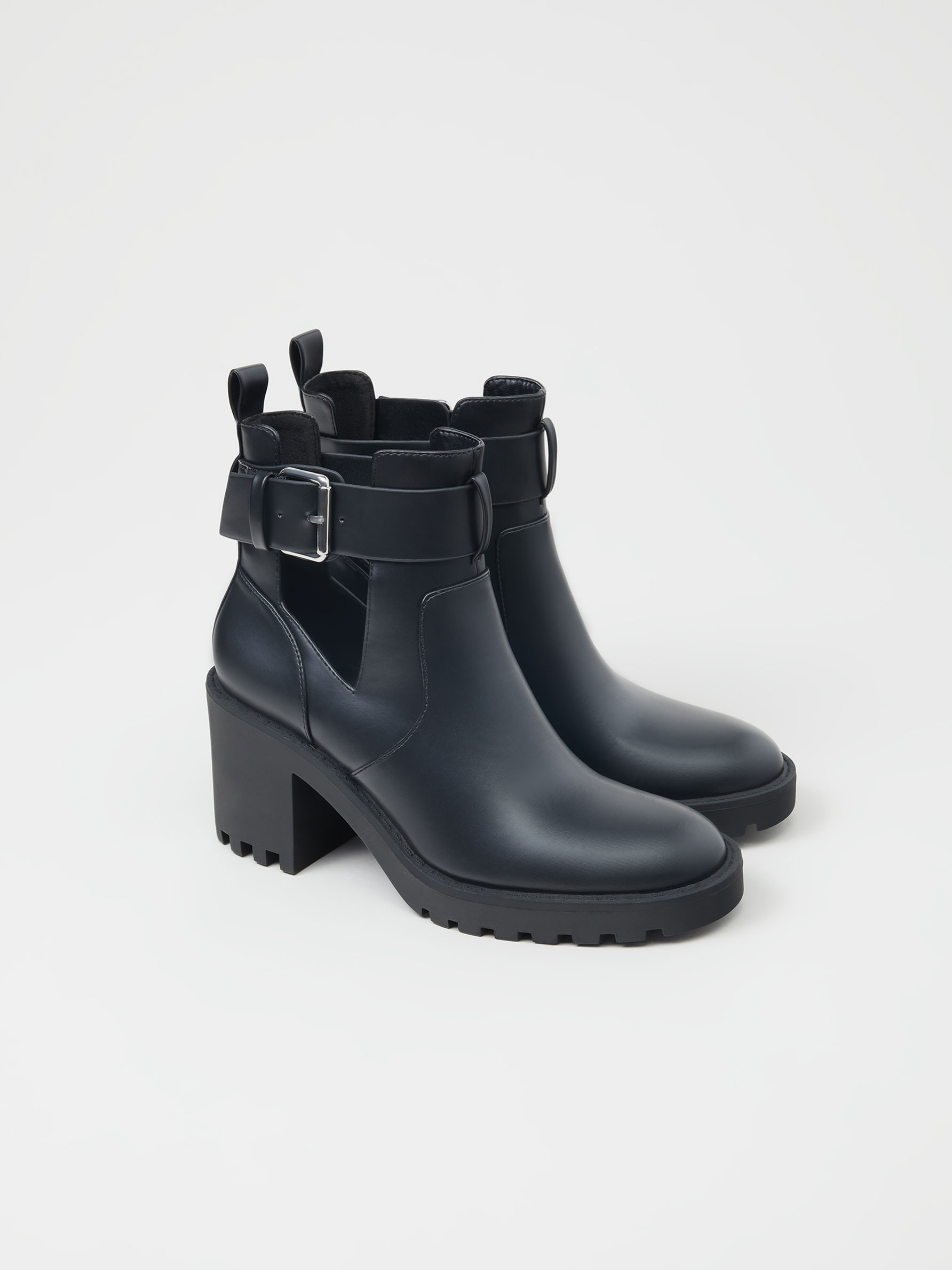 Botín abertura lateral - Botas | Botines - ZAPATOS - TODA LA COLECCIÓN -  MUJER - | Lefties Mexico