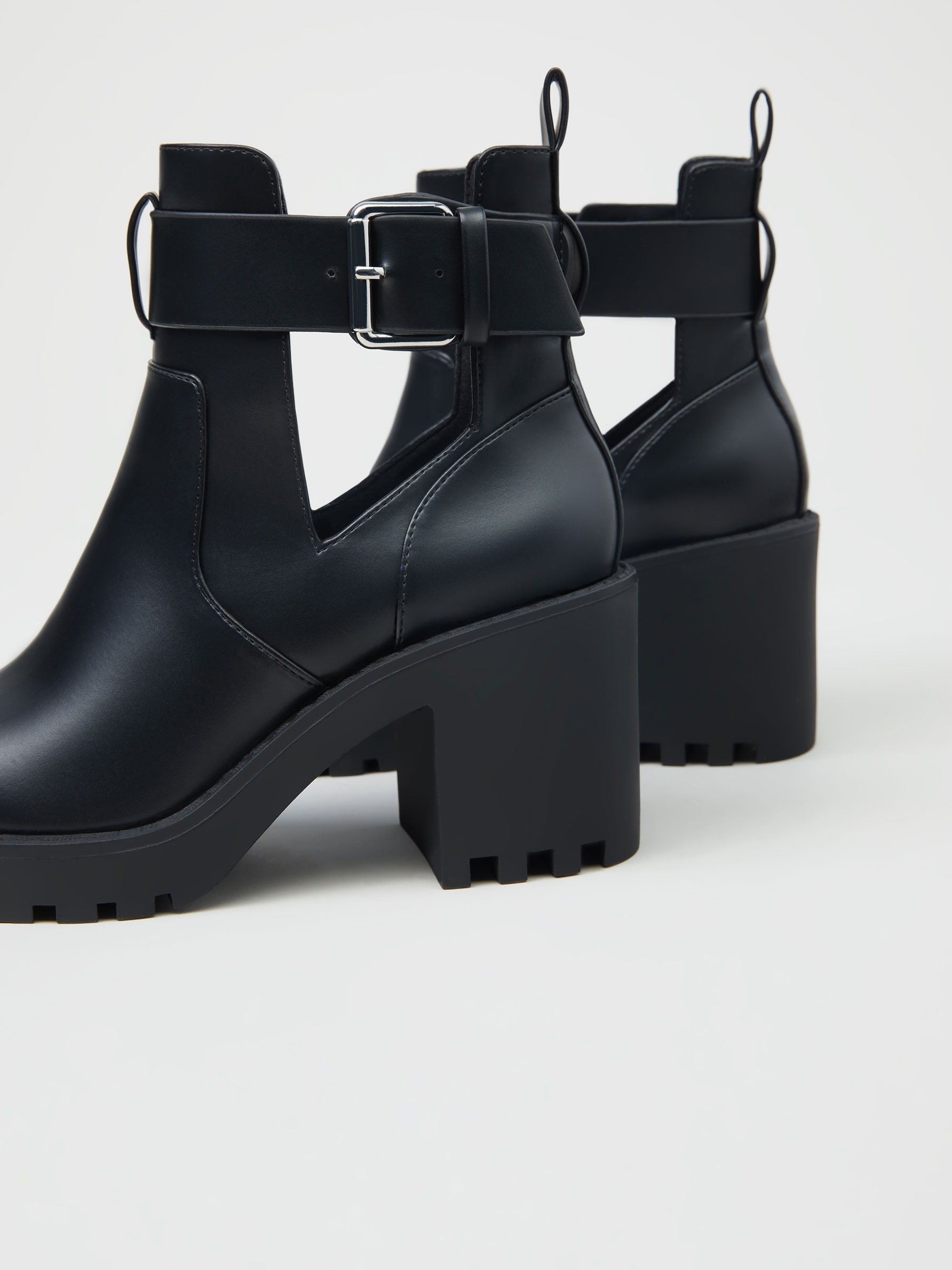 Botín abertura lateral - ZAPATOS - TODA LA COLECCIÓN - MUJER - | Lefties  Mexico