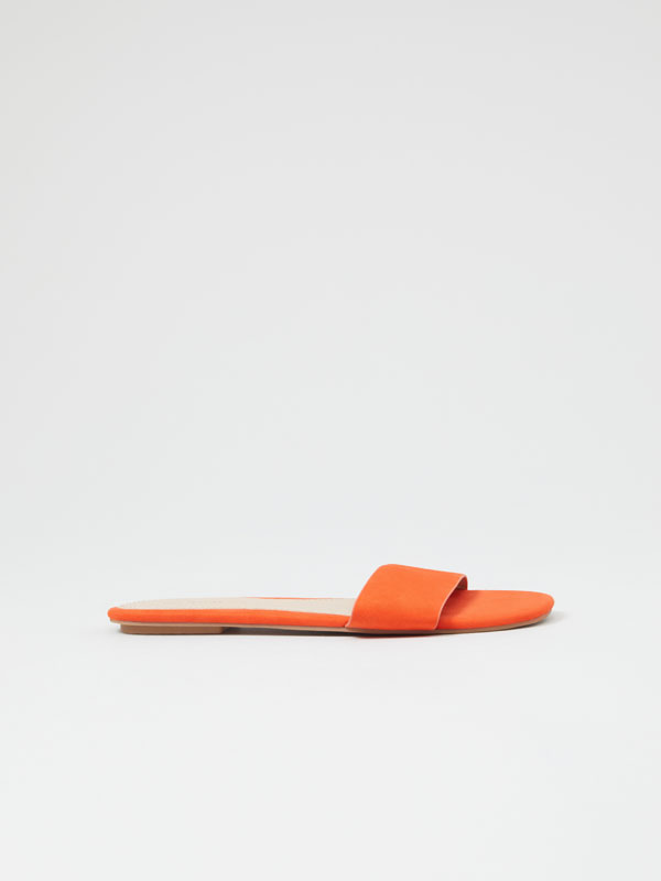 Sandália minimalista