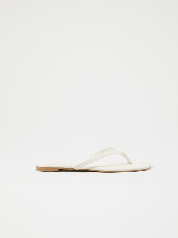 Sandalias planas de mujer | Lefties Nueva Colección