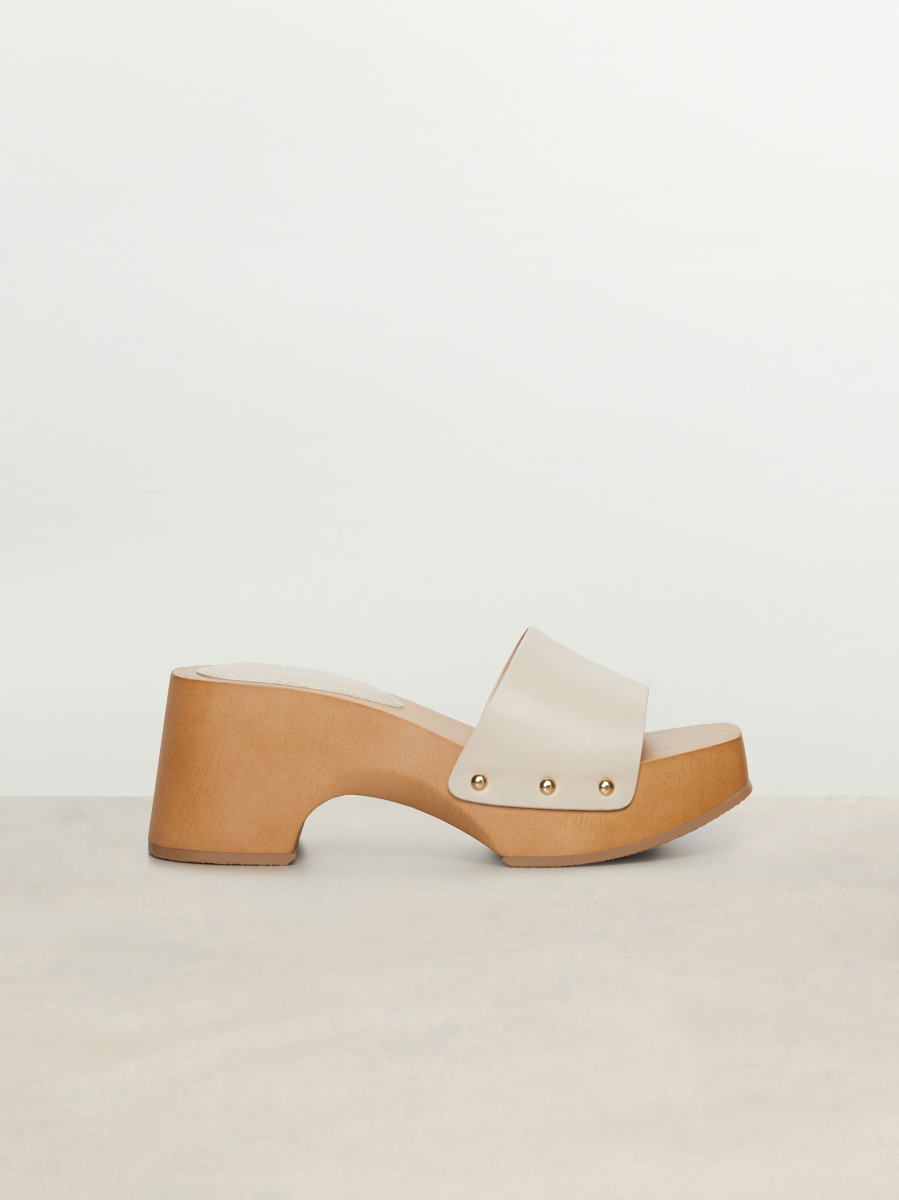 Zueco tachas - Sandalias Tacón - ZAPATOS - TODA LA COLECCIÓN - MUJER - |  Lefties Mexico