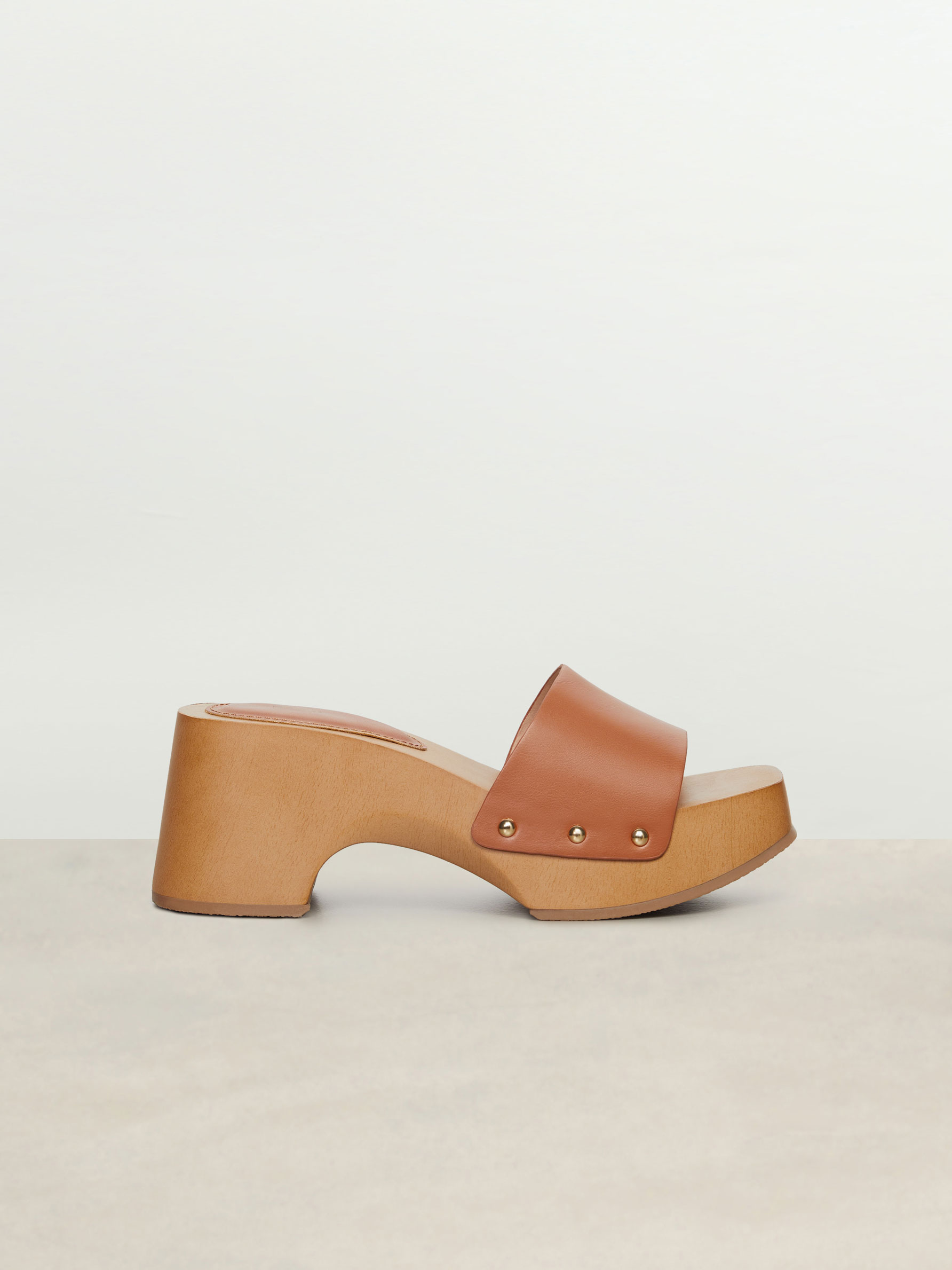 Zueco tachas - Sandalias Tacón - ZAPATOS - TODA LA COLECCIÓN - MUJER - |  Lefties España (Canarias)
