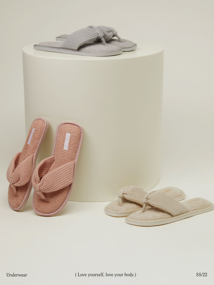 Zapatillas de estar por casa de mujer | Lefties