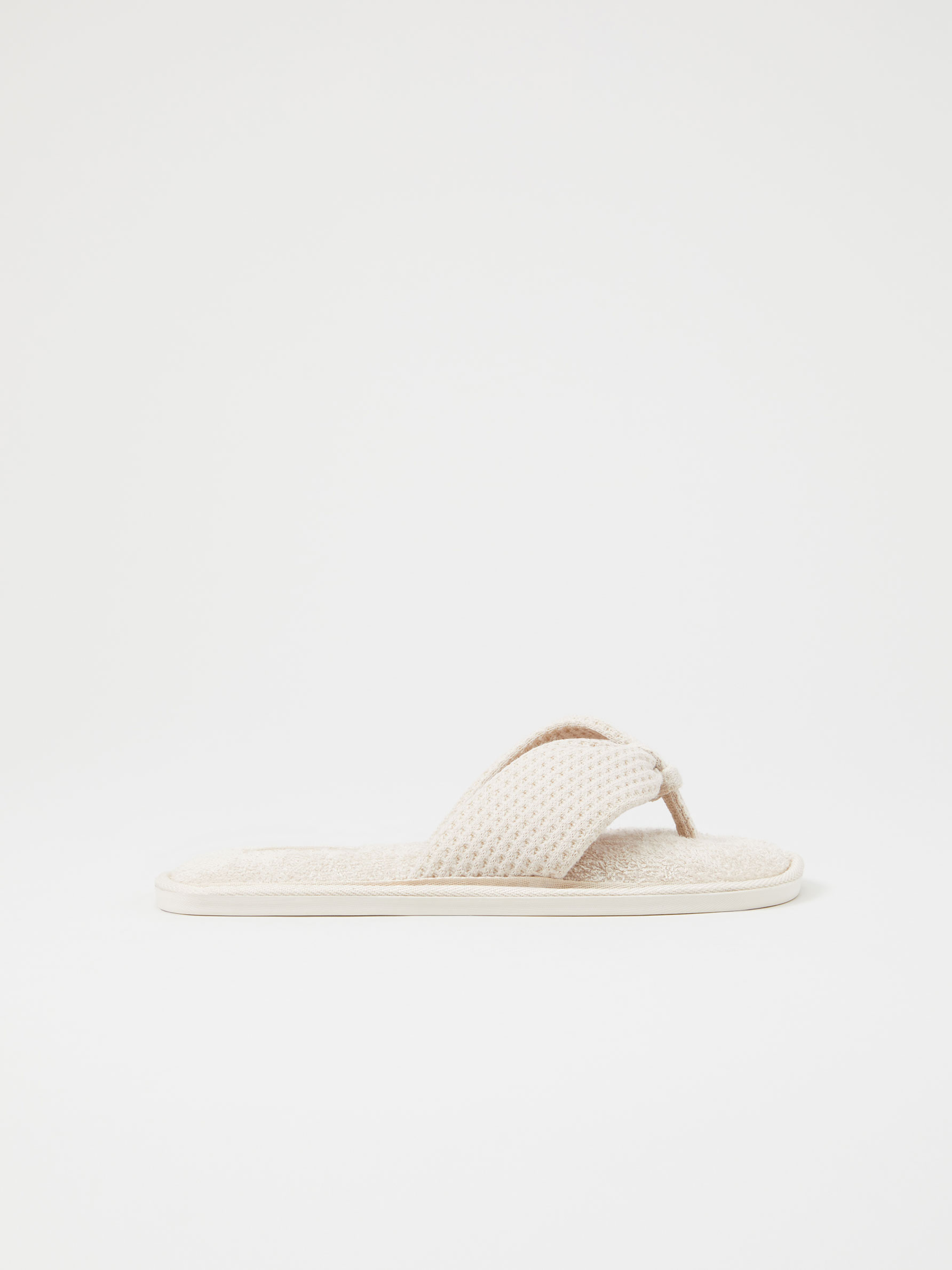 Zapatilla de casa - ZAPATOS - TODA LA COLECCIÓN - MUJER - | Lefties ESPAÑA