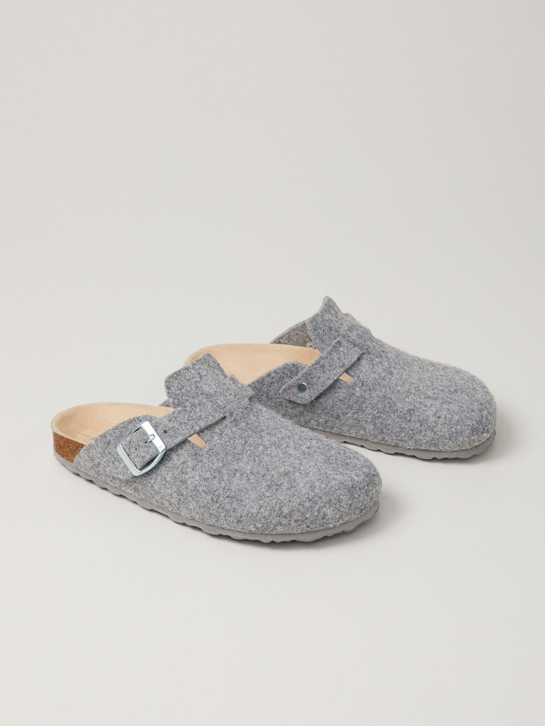 Zapatilla para casa - Zapatillas de Casa - ZAPATOS - TODA LA COLECCIÓN -  MUJER - | Lefties ESPAÑA