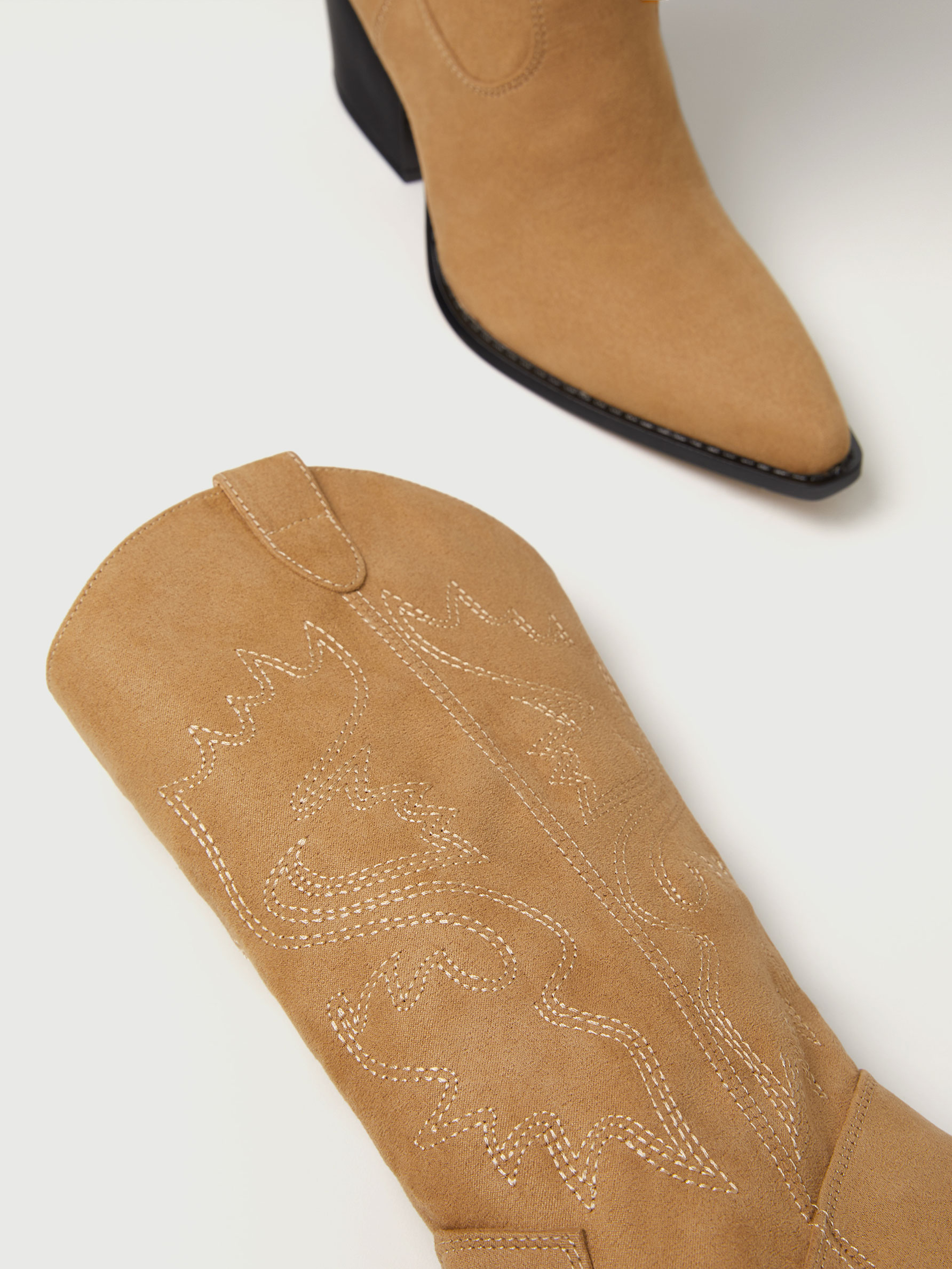 Botín tacón cowboy - ZAPATOS - TODA LA COLECCIÓN - MUJER - | Lefties Mexico