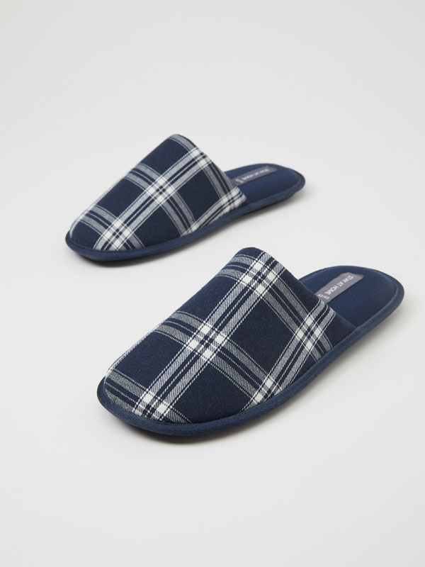 Basic house slippers