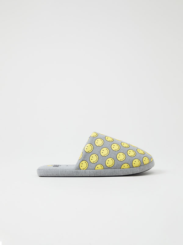 SMILEY® house slippers