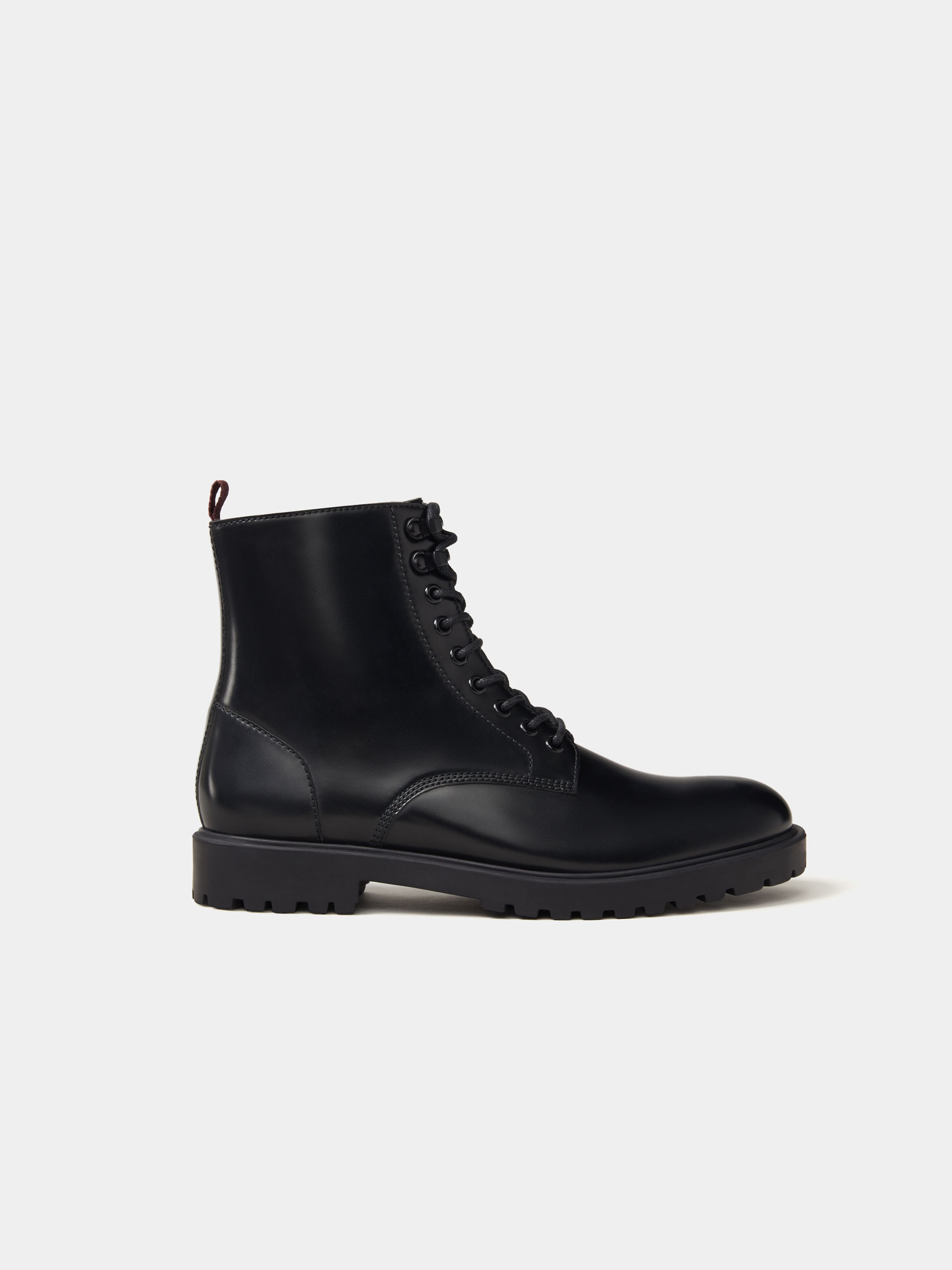 Bota acordonada - Botas | Botines - ZAPATOS - TODA LA COLECCIÓN - HOMBRE -  | Lefties España (Canarias)