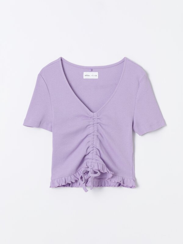 Short sleeve T-shirt with knot.