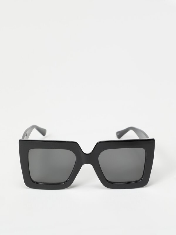 نظارات شمسية مربعة