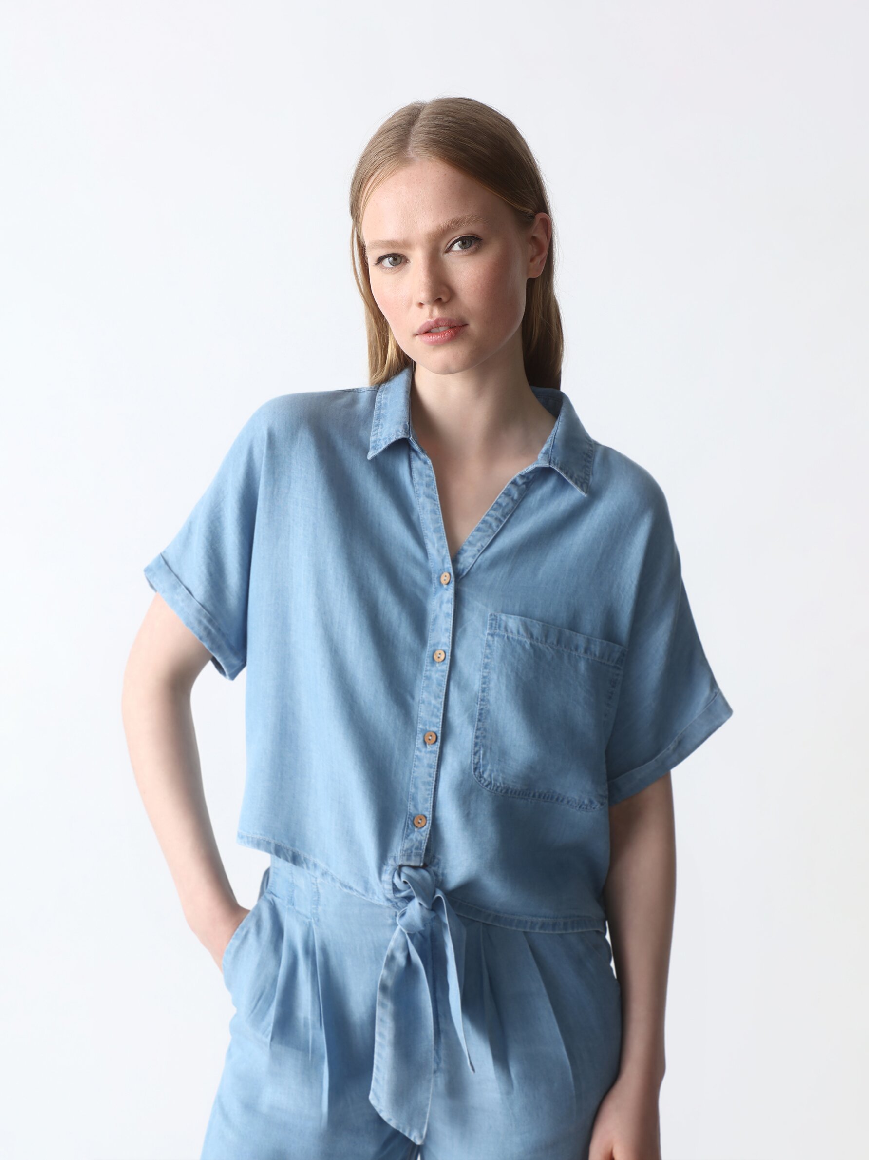 Camisa croppped denim con nudo NOVEDADES Mujer Lefties Mexico