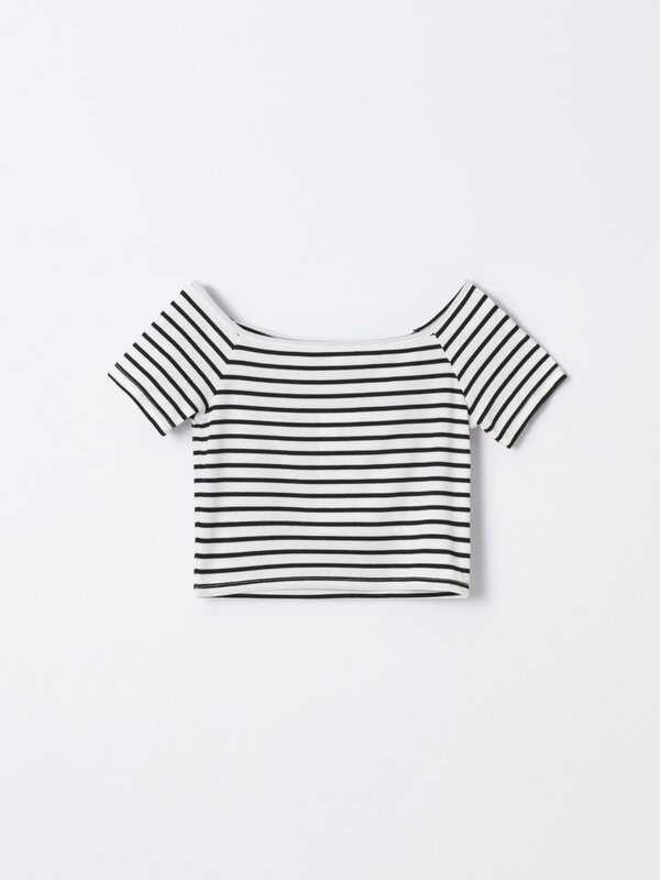 Striped T-shirt with exposed shoulders