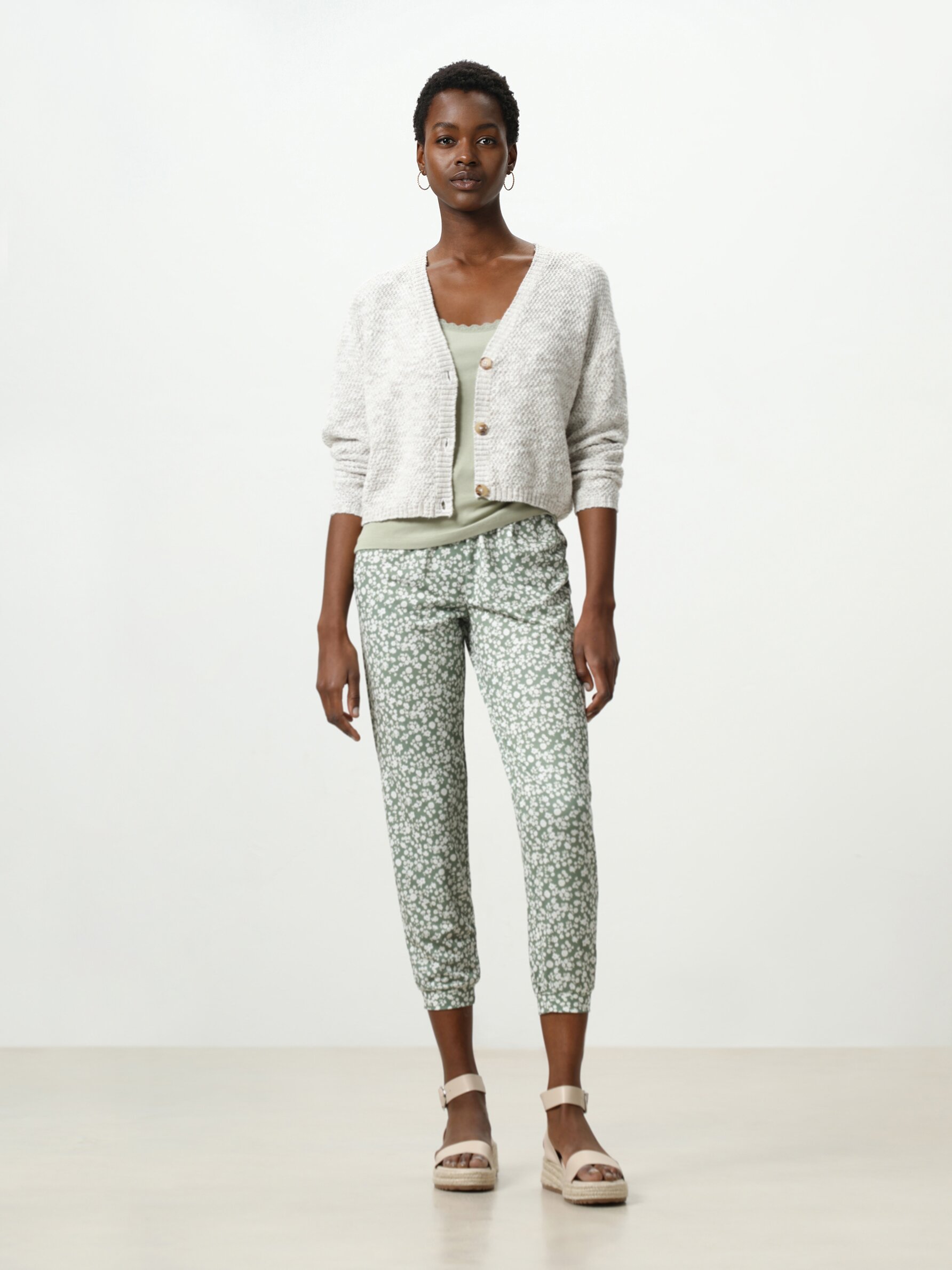 Smart flowing cargo trousers - Women's fashion | Stradivarius United States