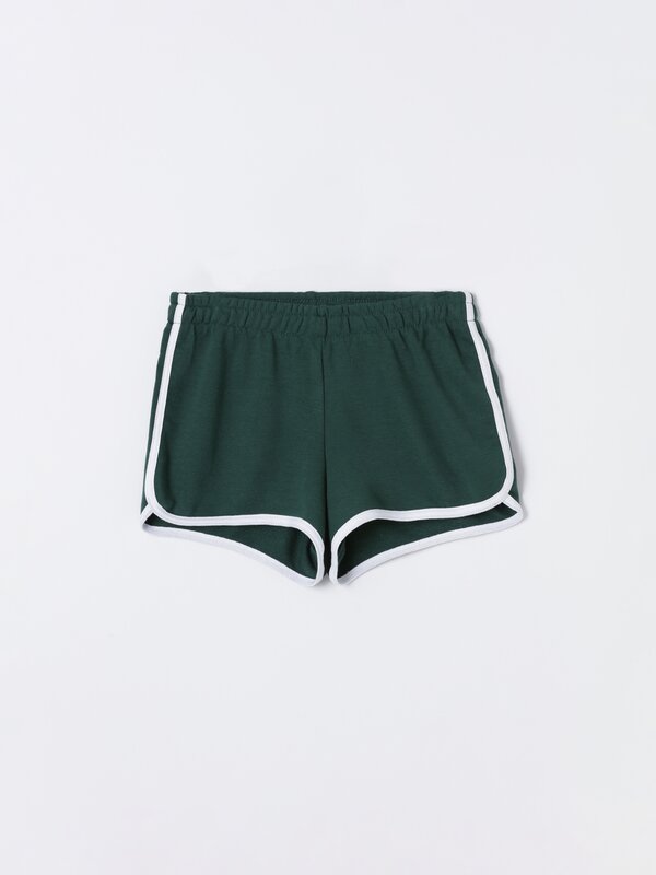 Basic plush shorts with piping