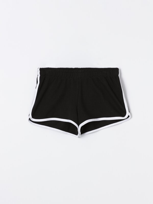 Basic plush shorts with piping