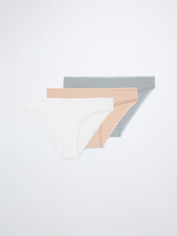 3-Pack of classic briefs with lace trim