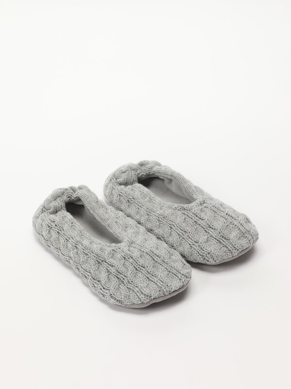 Knit slippers