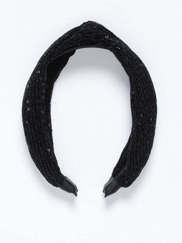 Pleated headband with sequins