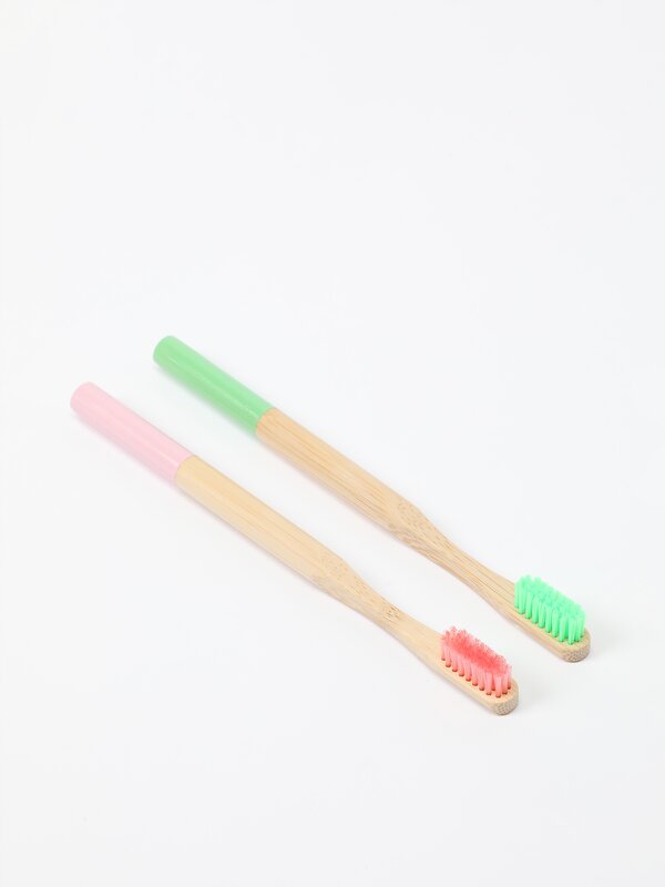 Pack of 2 bamboo toothbrushes