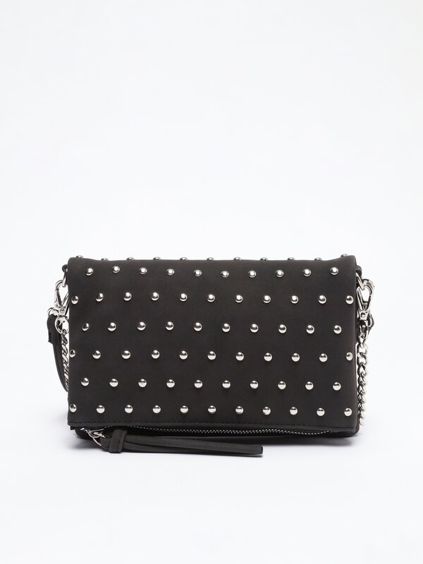Bolso bandolera con tachas
