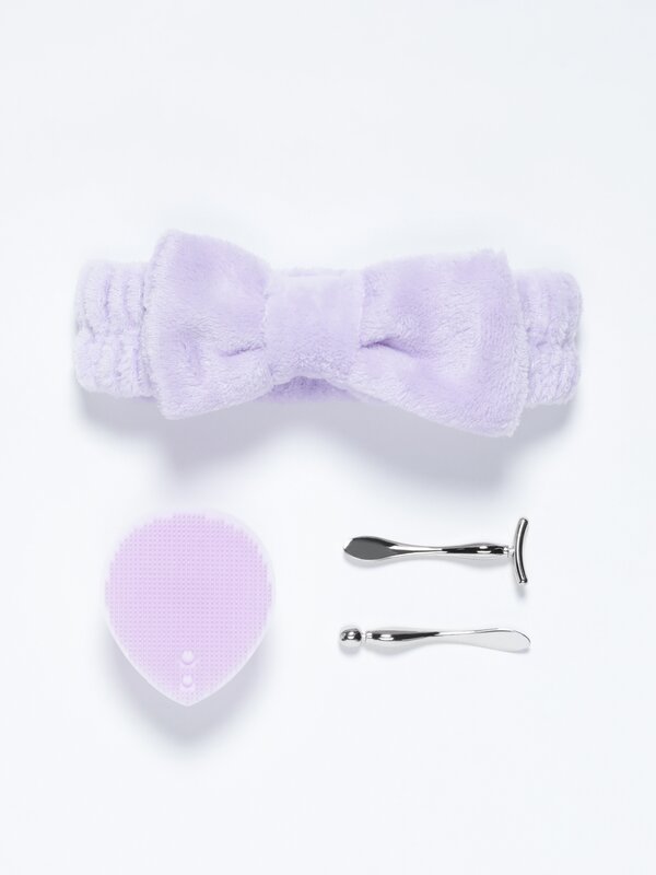 Set of 4 beauty accessories