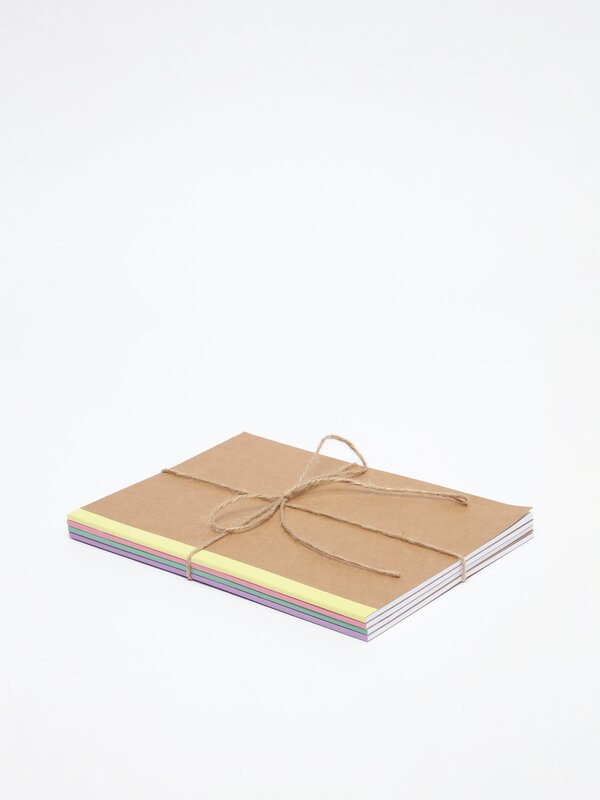 Pack of 4 thin B5 notebooks