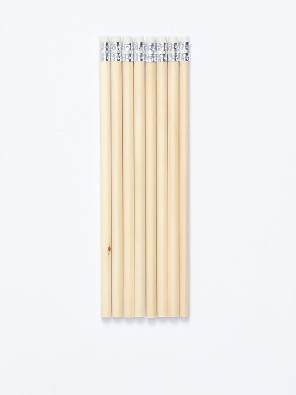 Pack of 8 pencils with eraser