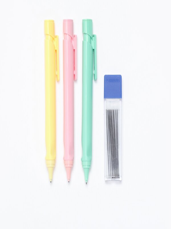 Set of 3 mechanical pencils and leads