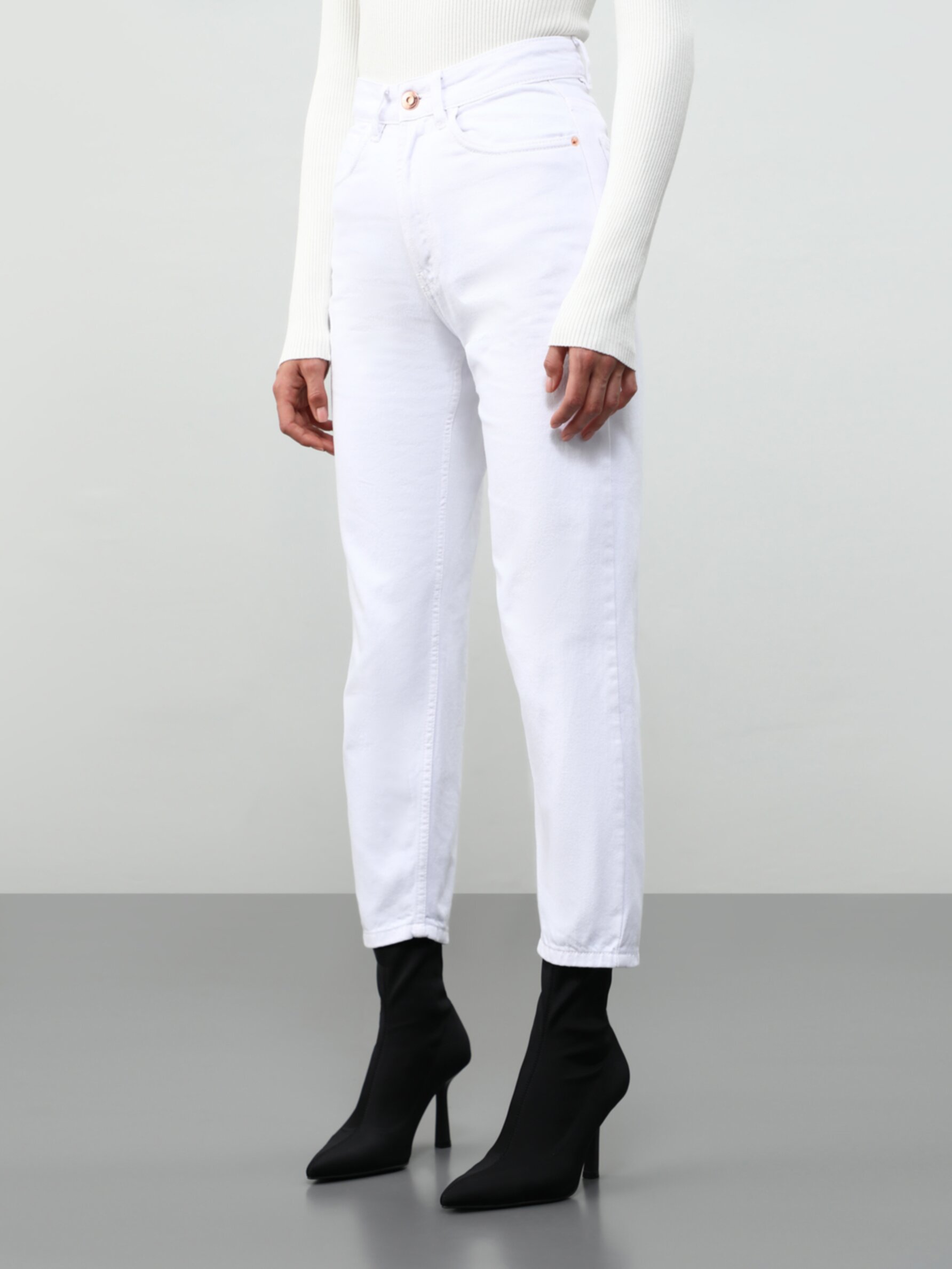 Pantalon blanco 2024 mom fit