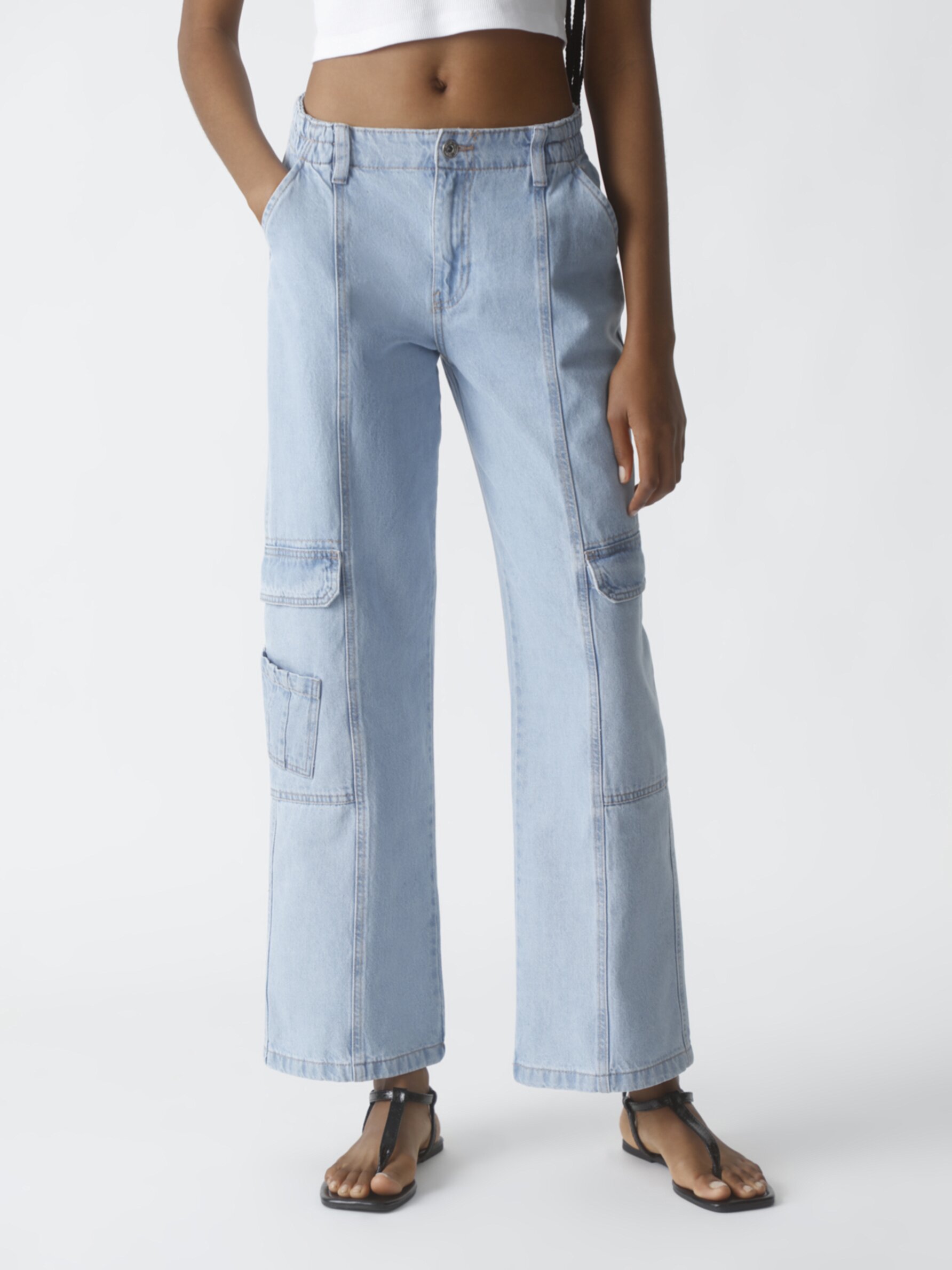 Denim cargo jeans - Mid- / low-waist - Jeans - CLOTHING - Woman
