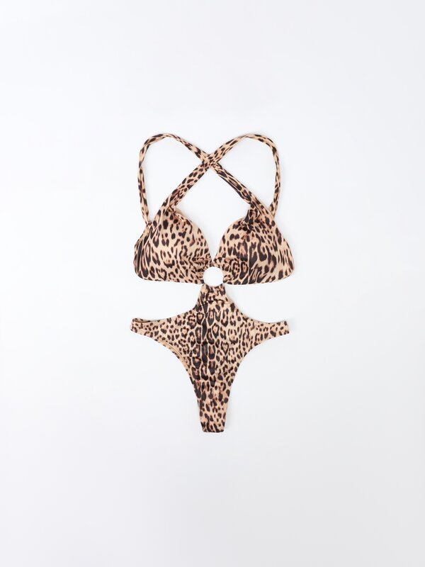 Cut-out swimsuit with front ring