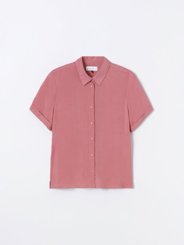 Shirt with short gathered sleeves