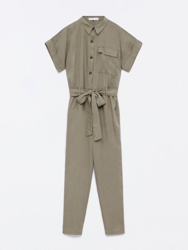 Jumpsuit with short buttoned sleeves
