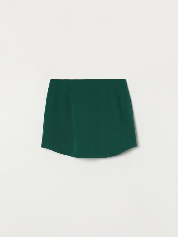 Short skirt with rounded hem