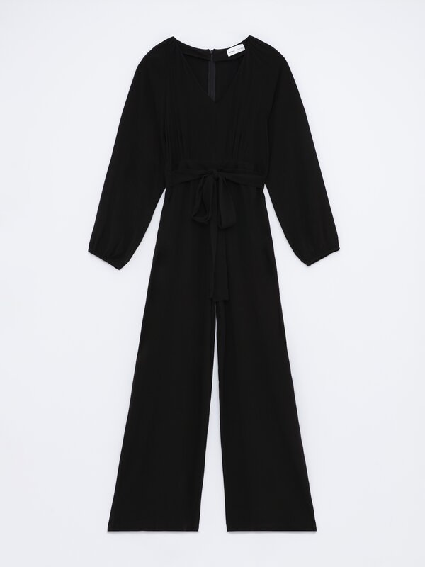 Long loose-fitting jumpsuit