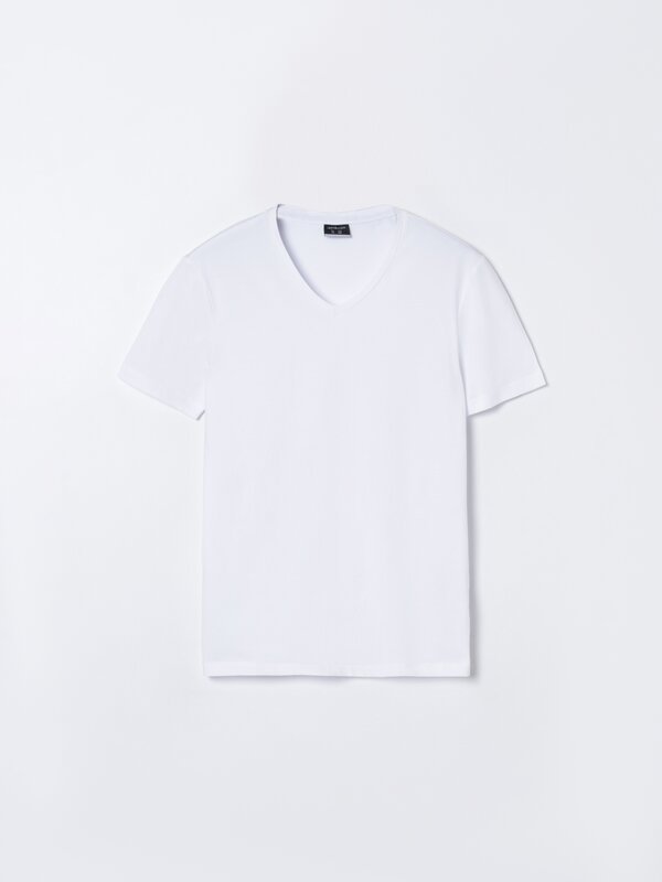 Camiseta slim cuello pico