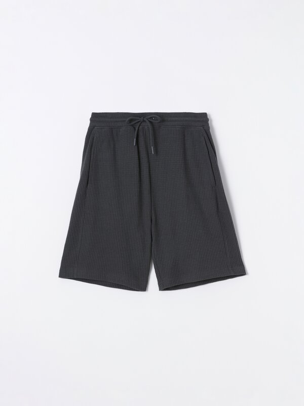 Textured Bermuda shorts