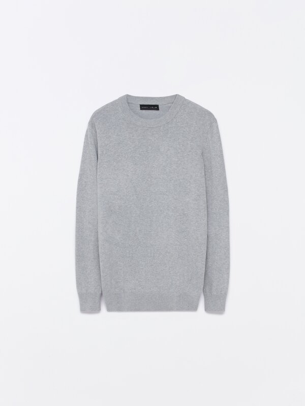 Basic round neck sweater
