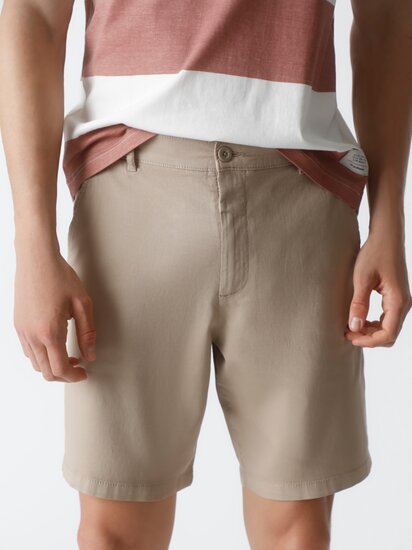 Pantalones cortos chinos de | Lefties Nueva Colección
