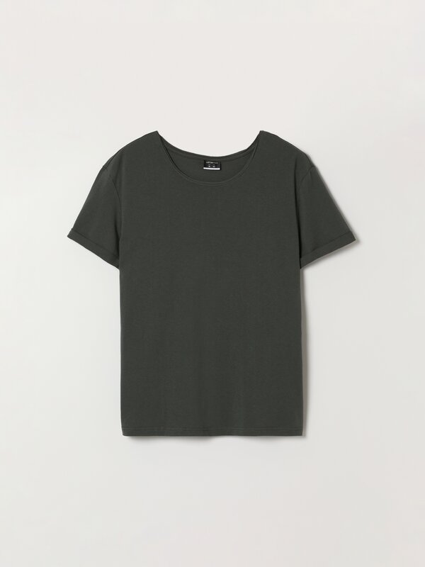 Basic unfinished T-shirt