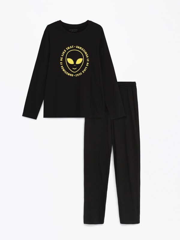 Basic alien print pyjamas
