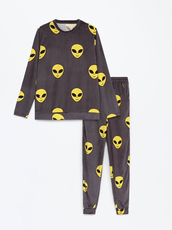 Pijama catifelată cu imprimeu extraterestru