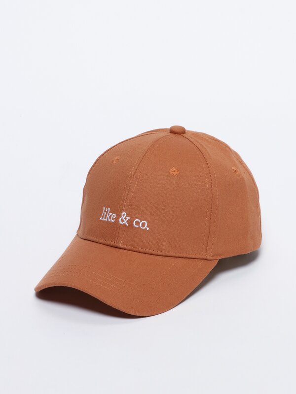 Basic işlemeli şapka