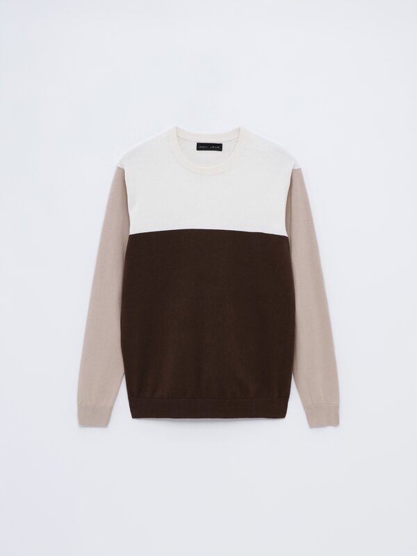 Round neck sweater